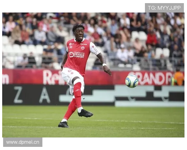 里昂本赛季定位球表现稳健，攻防效率持续提升