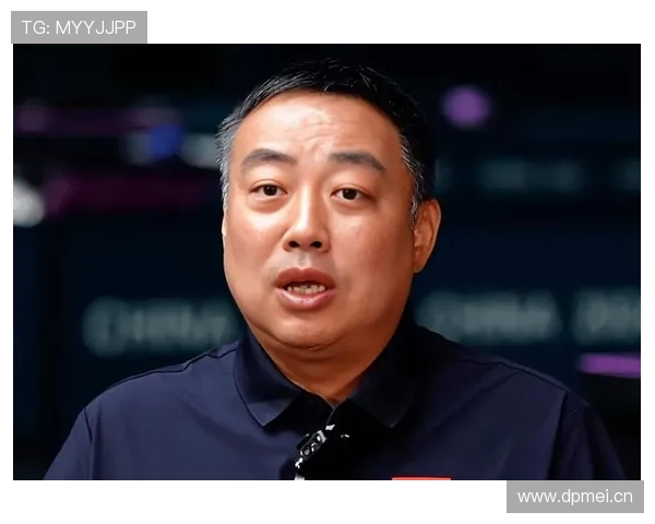 刘国梁居然在赛场边偷偷开豪车钥匙，身边助理都傻眼了吧？